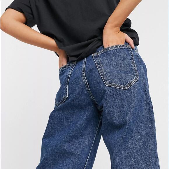 Topshop Balloon Tapered Leg Jeans in mid blue - Picture 5 of 12